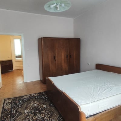 Location d’un appartement chaleureux de 3 pièces au centre de Varna, Bulgarie